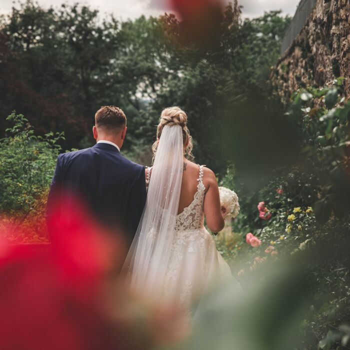 Brautpaar während des Brautpaarshootings bei einer Hochzeit bei Zwickau, Sachsen