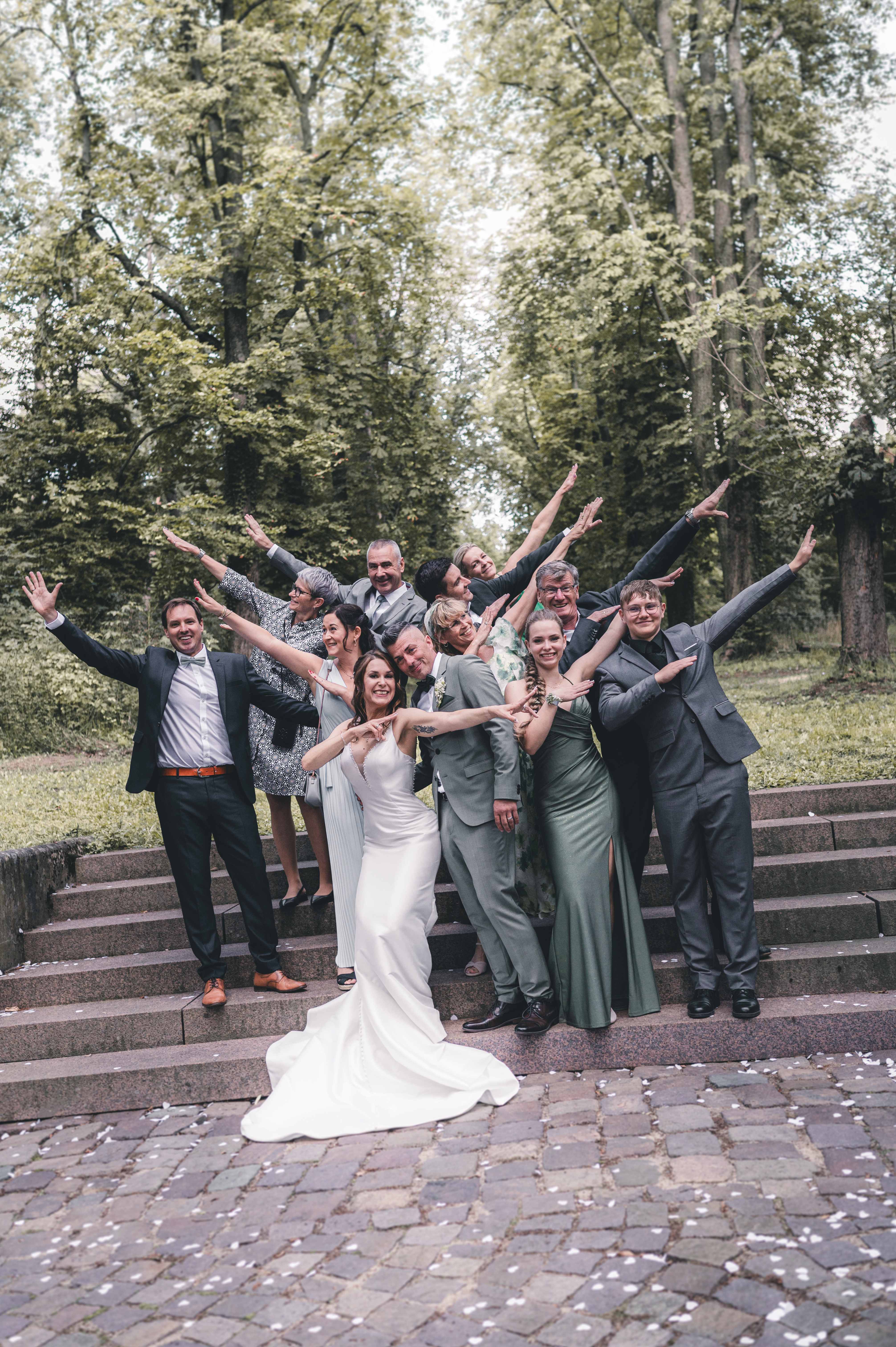 Hochzeitsreportage einer freien Trauung in der Schiffmühle in Grimma, Hochzeitsfotografin aus Leipzig für Hochzeiten in Sachsen, Sachsen-Anhal, Thüringen, Berlin, Potsdam, Deutschland und Europa