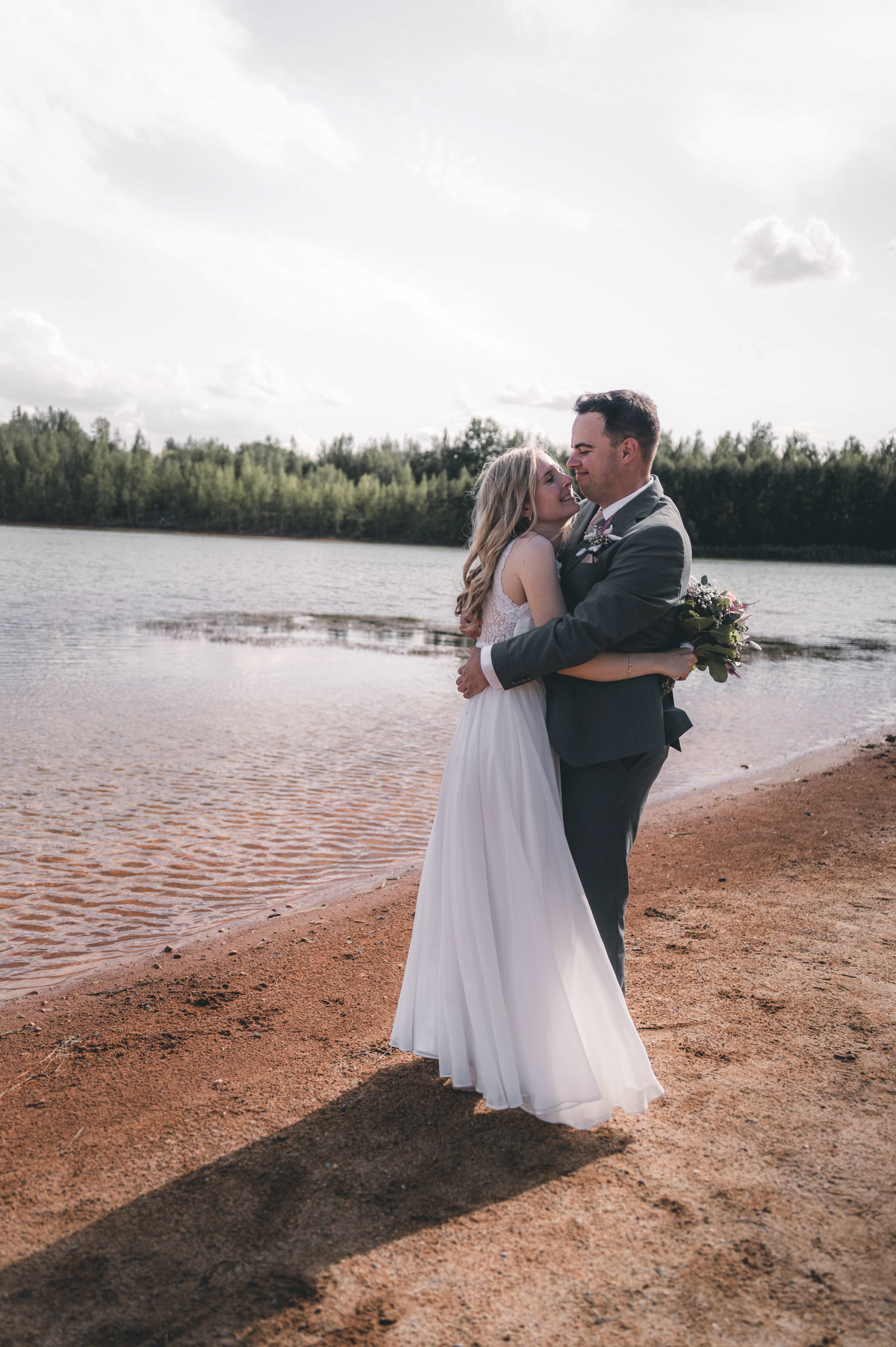 Hochzeitsreportage einer standesamtlichen trauung auf der VINETA auf dem Störmthaler See, Hochzeitsfotografin aus Leipzig