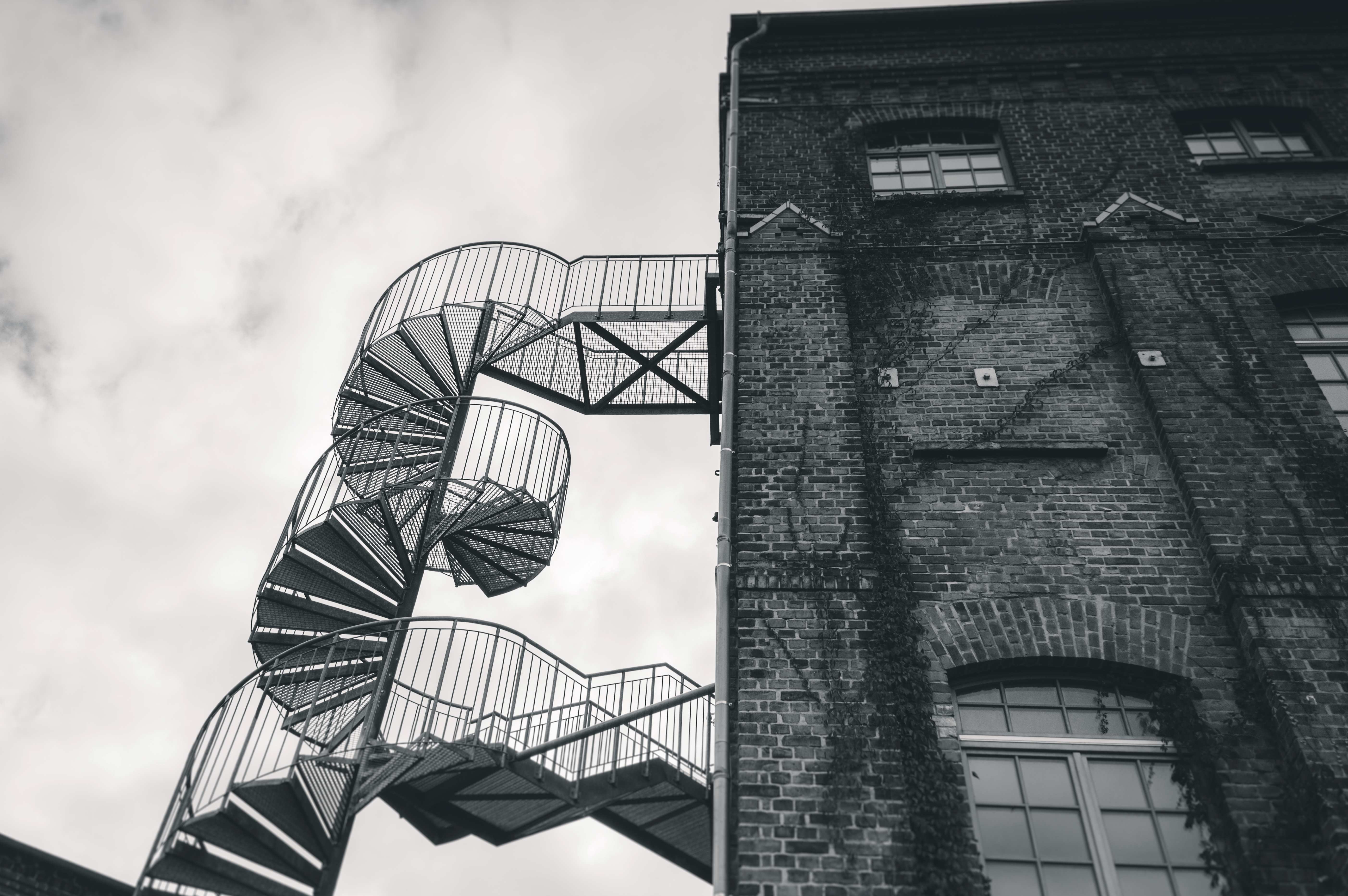 Hochzeitsreportage einer freien Trauung im Moertelwerk in Leipzig direkt am Karl-Heine-Kanal, Industrial Wedding Vibes